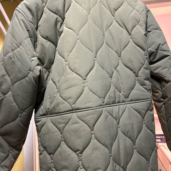 Olive Green Burton bomber style jacket
Worn less than 5 times - Picture 3 of 4